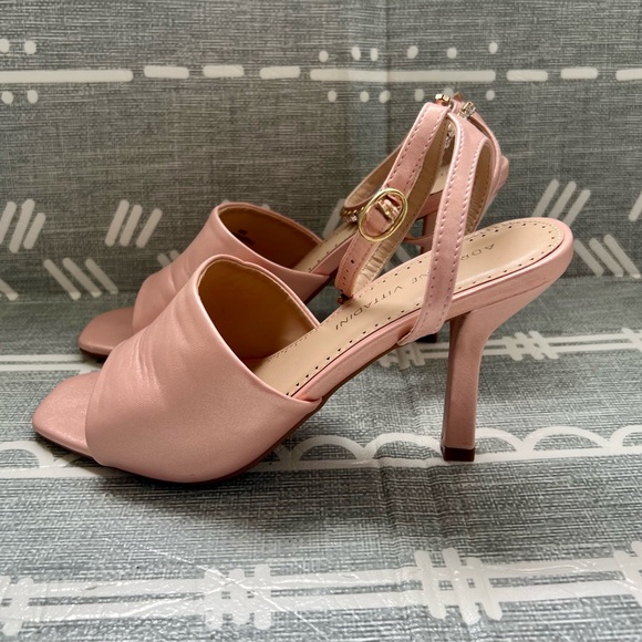 ADRIENNE VITTADINI Pink Ginnie Crystal Sandals               Women’s size 8 - Picture 2 of 10